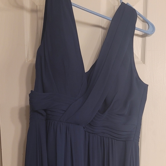 Dress - Picture 2 of 6